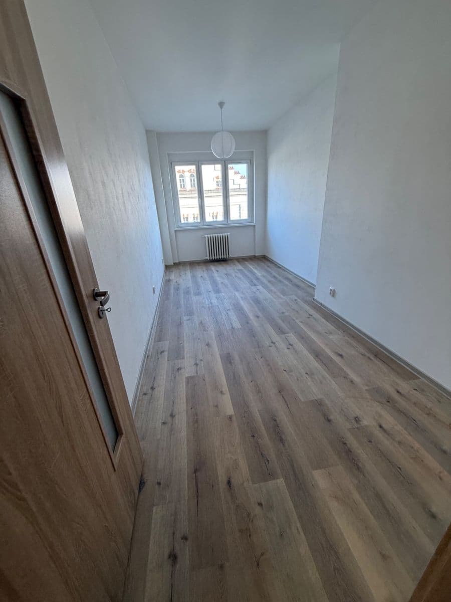 Prenájom bytu 2-izbový 54 m², Komunardů, Praha, Praha Prenájom bytu 2-izbový 54 m², Komunardů, Praha, Praha