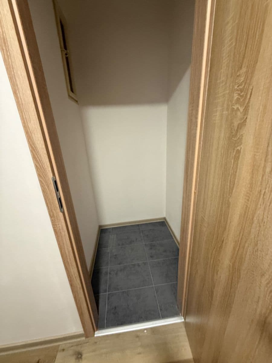 Prenájom bytu 2-izbový 54 m², Komunardů, Praha, Praha Prenájom bytu 2-izbový 54 m², Komunardů, Praha, Praha