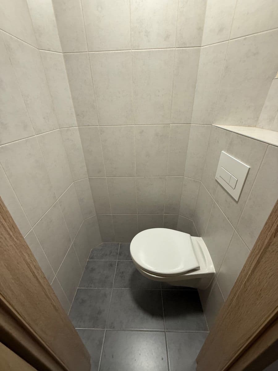 Prenájom bytu 2-izbový 54 m², Komunardů, Praha, Praha Prenájom bytu 2-izbový 54 m², Komunardů, Praha, Praha