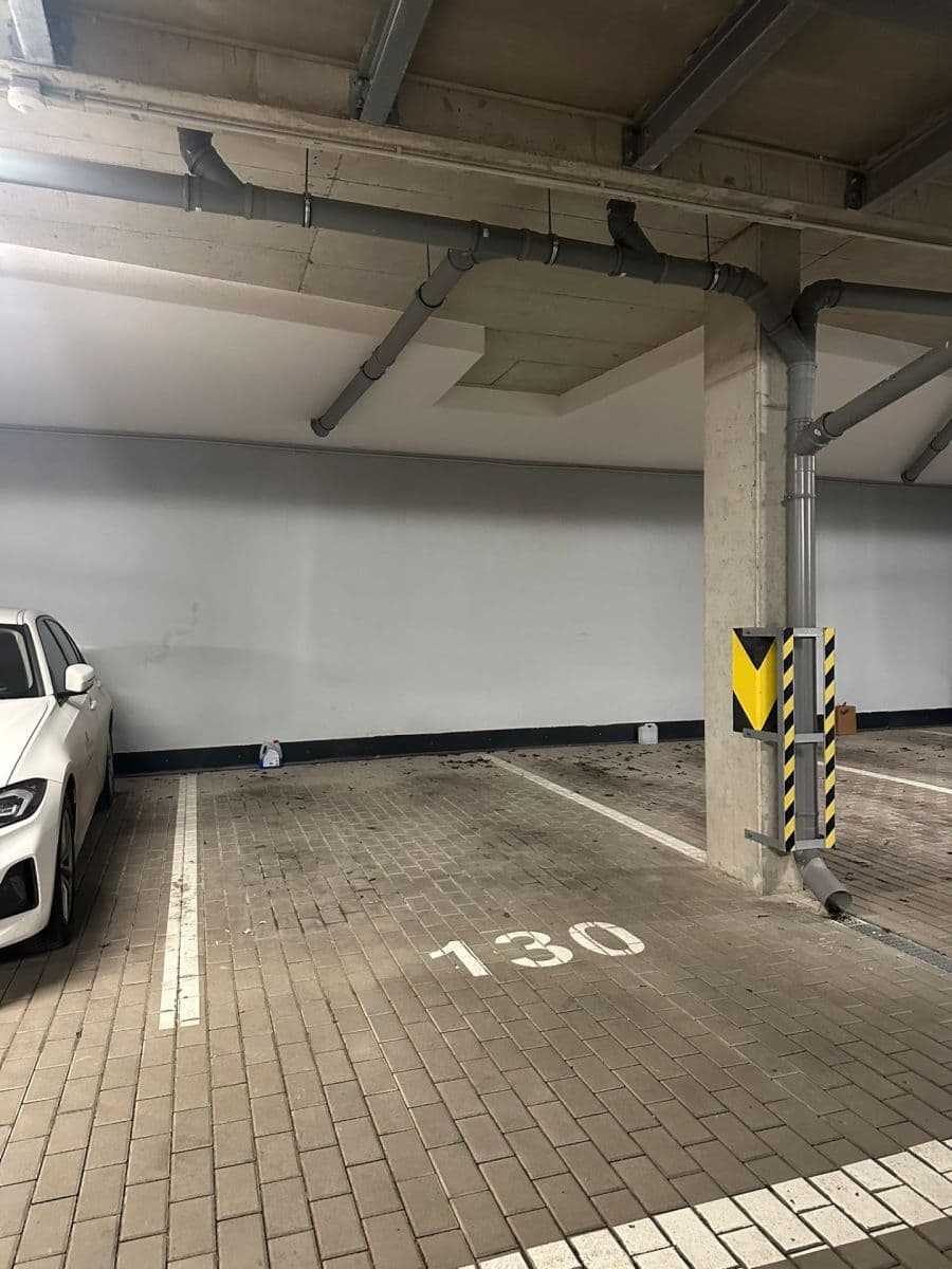 Prenájom garáže 13 m², Honzíkova, Praha, Praha Prenájom garáže 13 m², Honzíkova, Praha, Praha