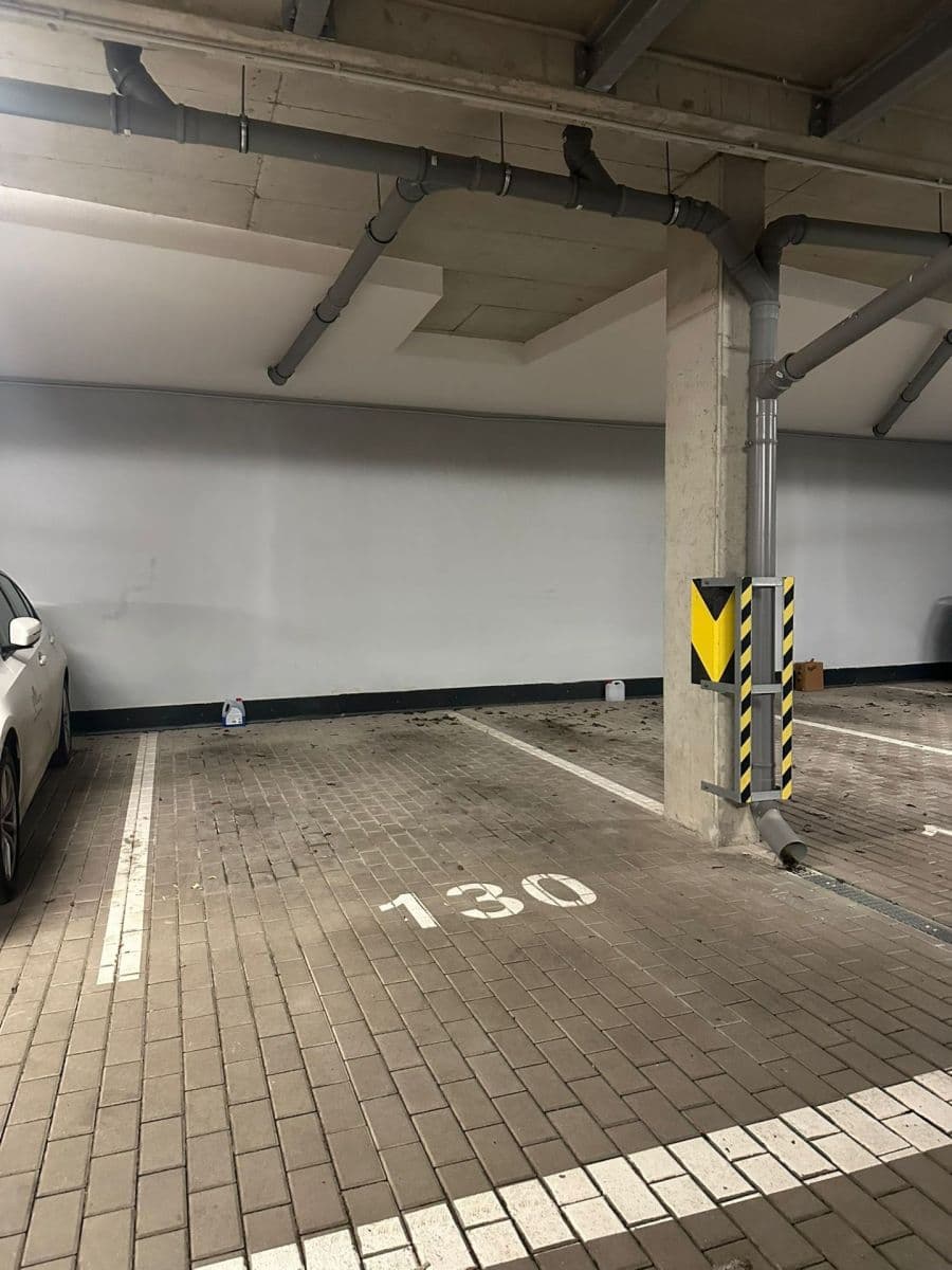 Prenájom garáže 13 m², Honzíkova, Praha, Praha Prenájom garáže 13 m², Honzíkova, Praha, Praha