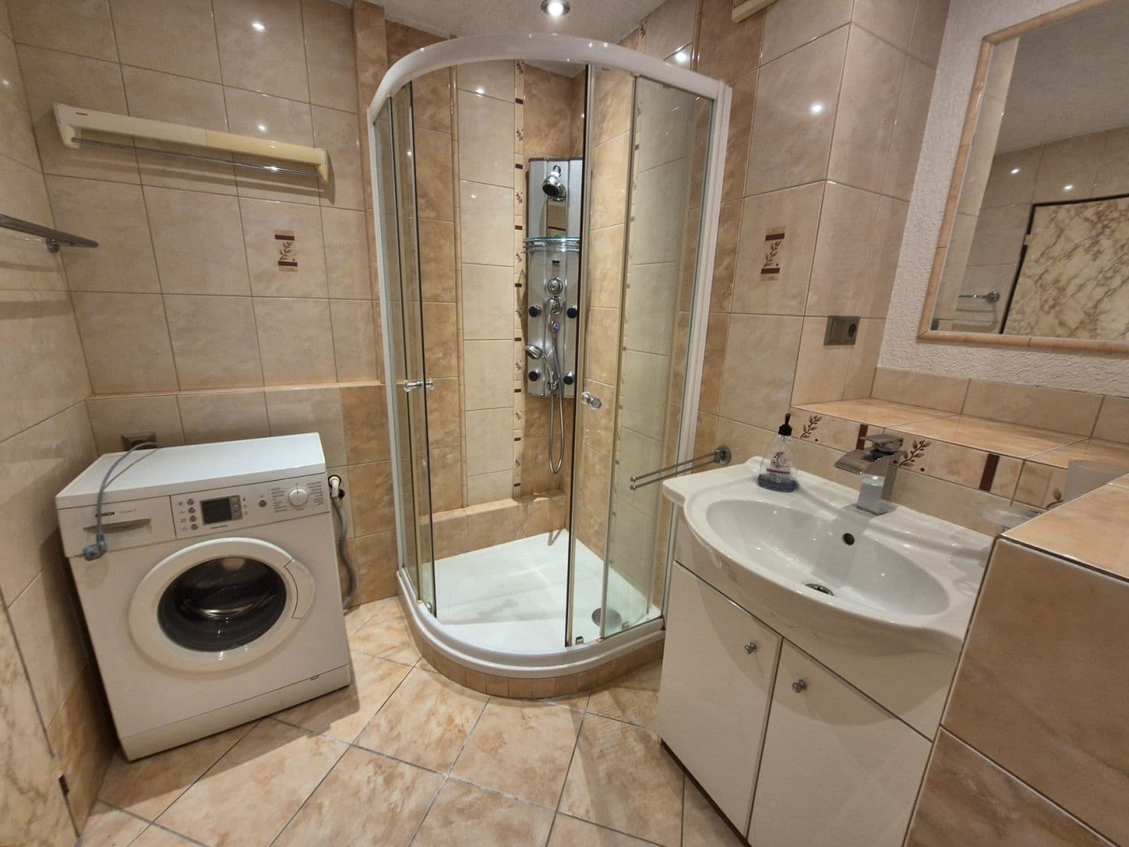 Predaj bytu 3-izbový 57 m², Jilemnického, Pardubice, Pardubický kraj Predaj bytu 3-izbový 57 m², Jilemnického, Pardubice, Pardubický kraj