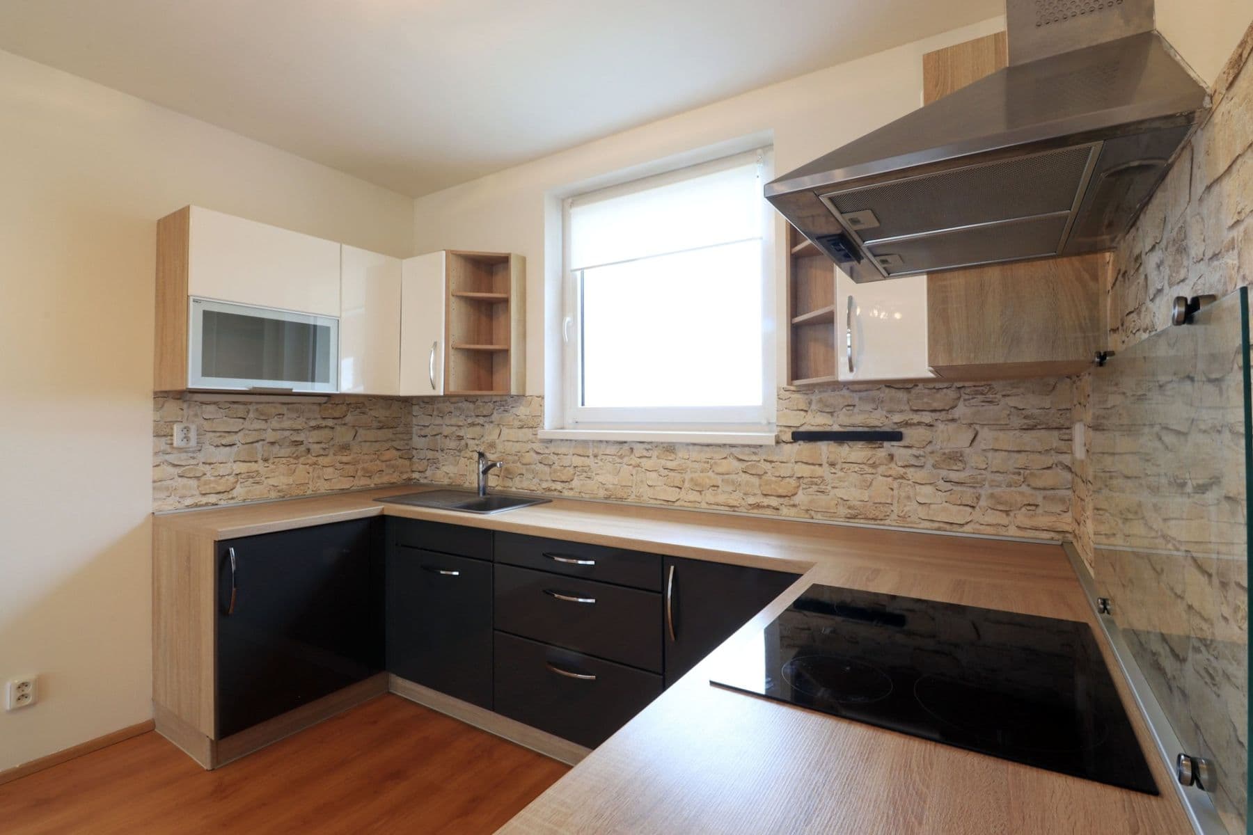 Prenájom bytu 2-izbový 50 m², Nad Obcí, Nová Ves, Středočeský kraj Prenájom bytu 2-izbový 50 m², Nad Obcí, Nová Ves, Středočeský kraj