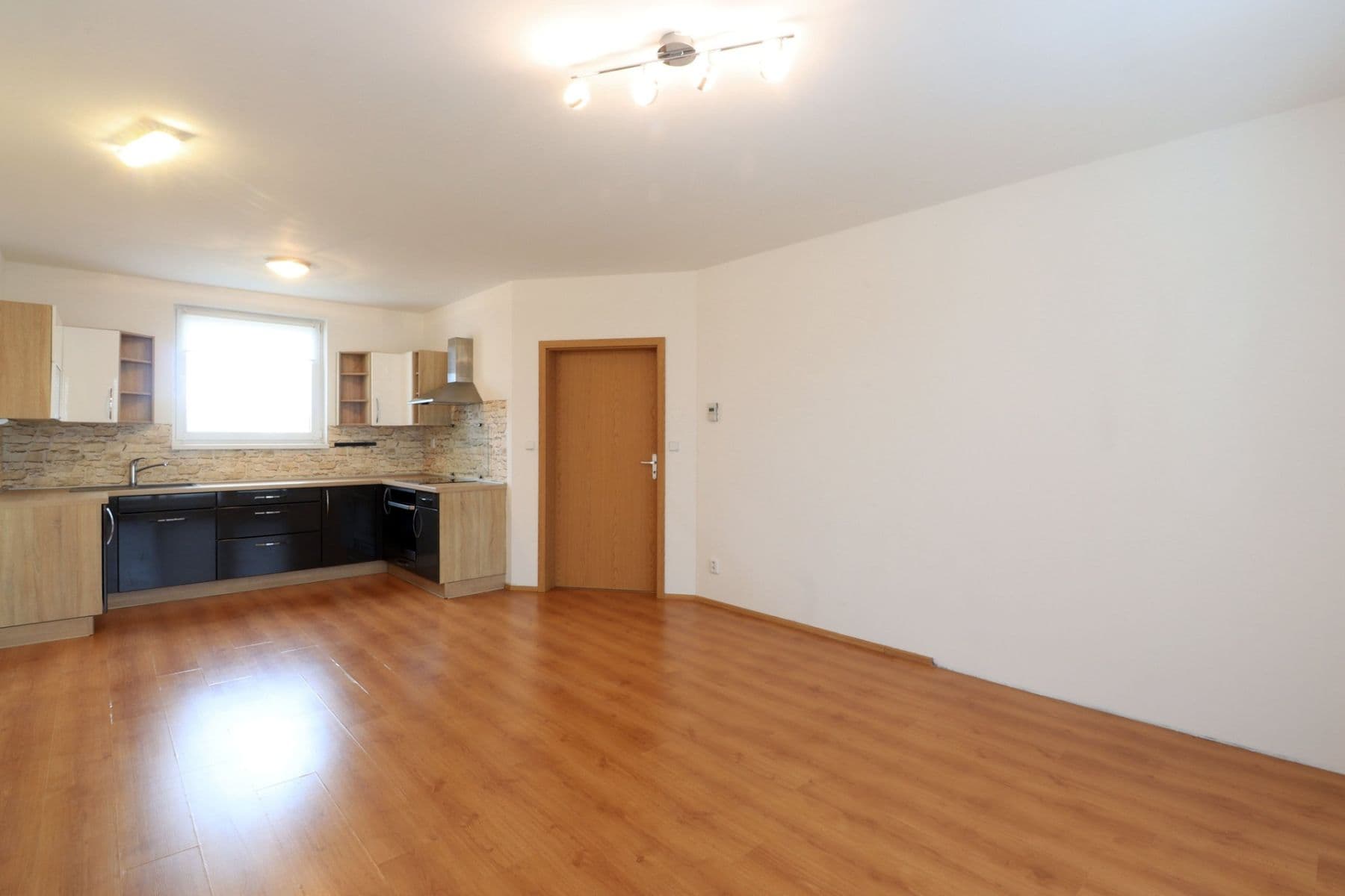 Prenájom bytu 2-izbový 50 m², Nad Obcí, Nová Ves, Středočeský kraj Prenájom bytu 2-izbový 50 m², Nad Obcí, Nová Ves, Středočeský kraj