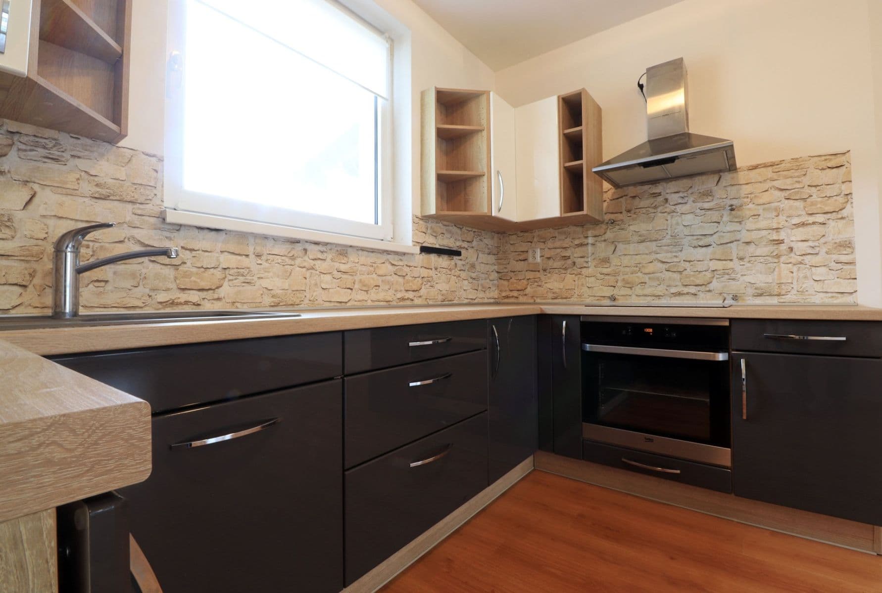 Prenájom bytu 2-izbový 50 m², Nad Obcí, Nová Ves, Středočeský kraj Prenájom bytu 2-izbový 50 m², Nad Obcí, Nová Ves, Středočeský kraj