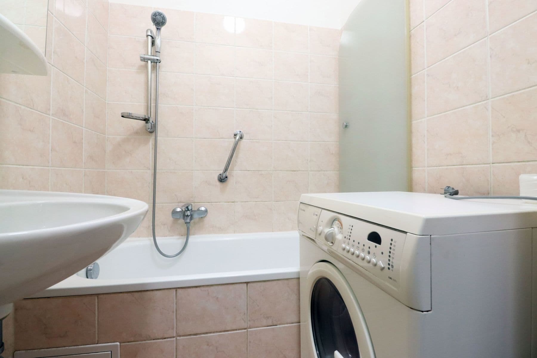 Prenájom bytu 2-izbový 55 m², Africká, Praha, Praha Prenájom bytu 2-izbový 55 m², Africká, Praha, Praha