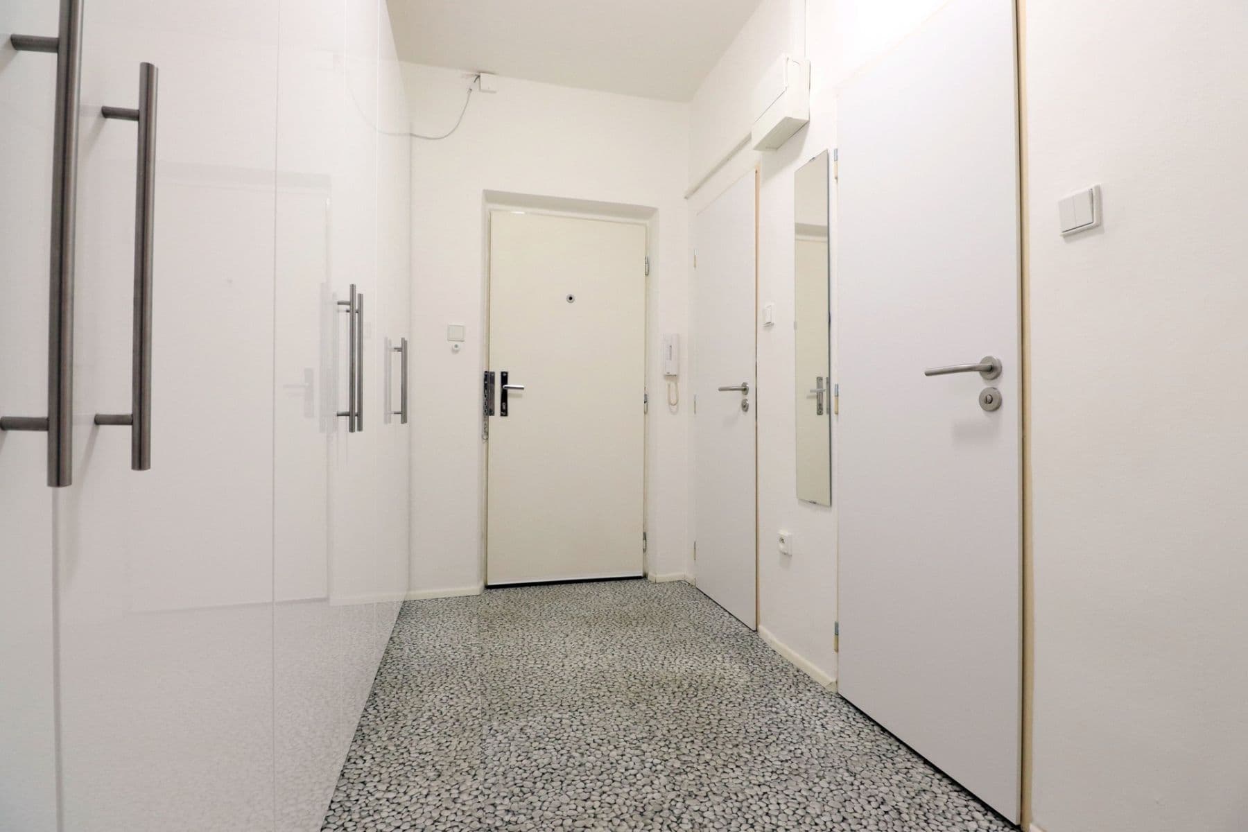 Prenájom bytu 2-izbový 55 m², Africká, Praha, Praha Prenájom bytu 2-izbový 55 m², Africká, Praha, Praha