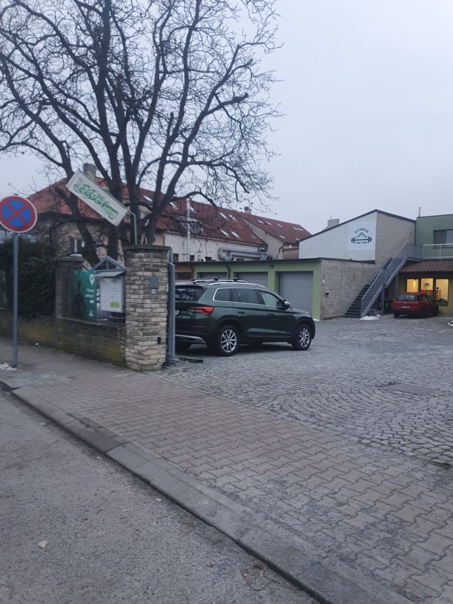 Prenájom garáže 21 m², Mirotická, Praha, Praha Prenájom garáže 21 m², Mirotická, Praha, Praha