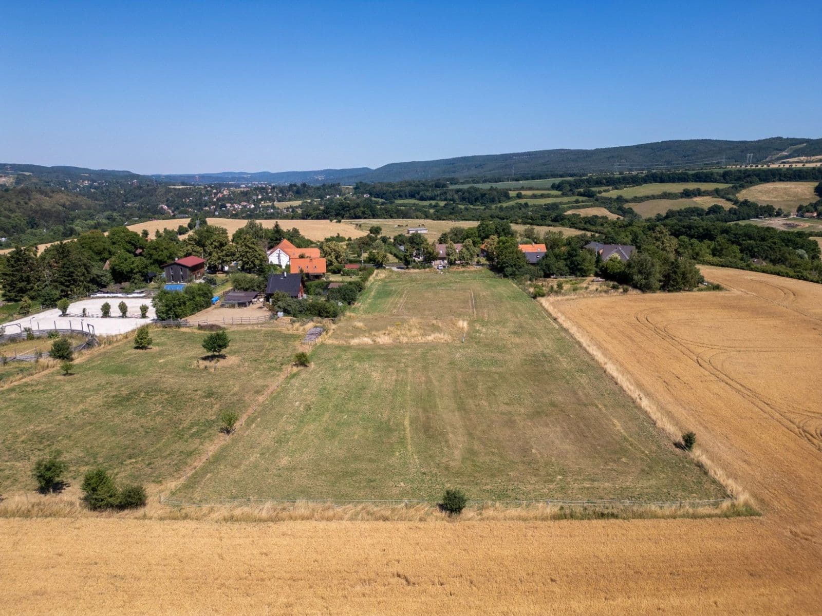 Predaj pozemku 7.541 m², Svinaře, Středočeský kraj Predaj pozemku 7.541 m², Svinaře, Středočeský kraj