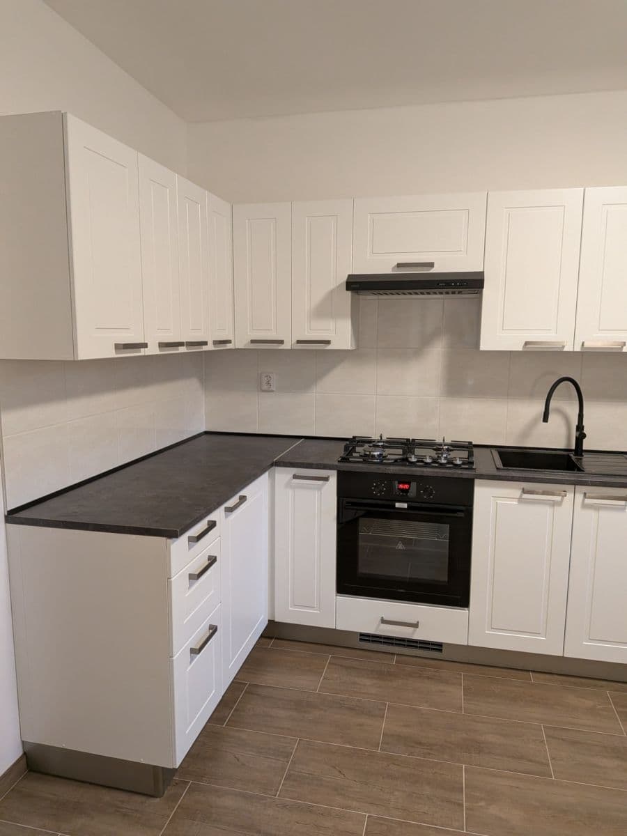 Prenájom bytu 4-izbový 75 m², Křižíkova, Praha, Praha Prenájom bytu 4-izbový 75 m², Křižíkova, Praha, Praha