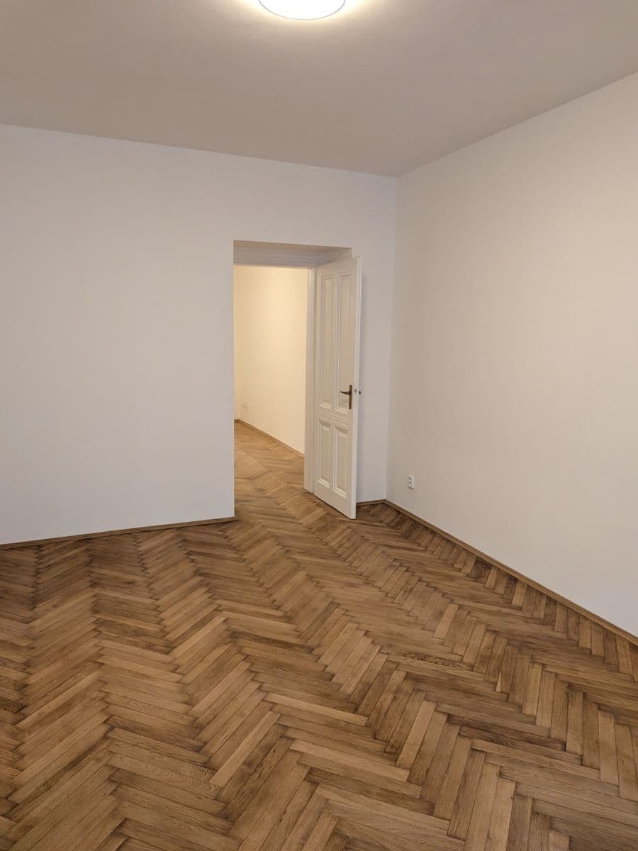 Prenájom bytu 4-izbový 75 m², Křižíkova, Praha, Praha Prenájom bytu 4-izbový 75 m², Křižíkova, Praha, Praha