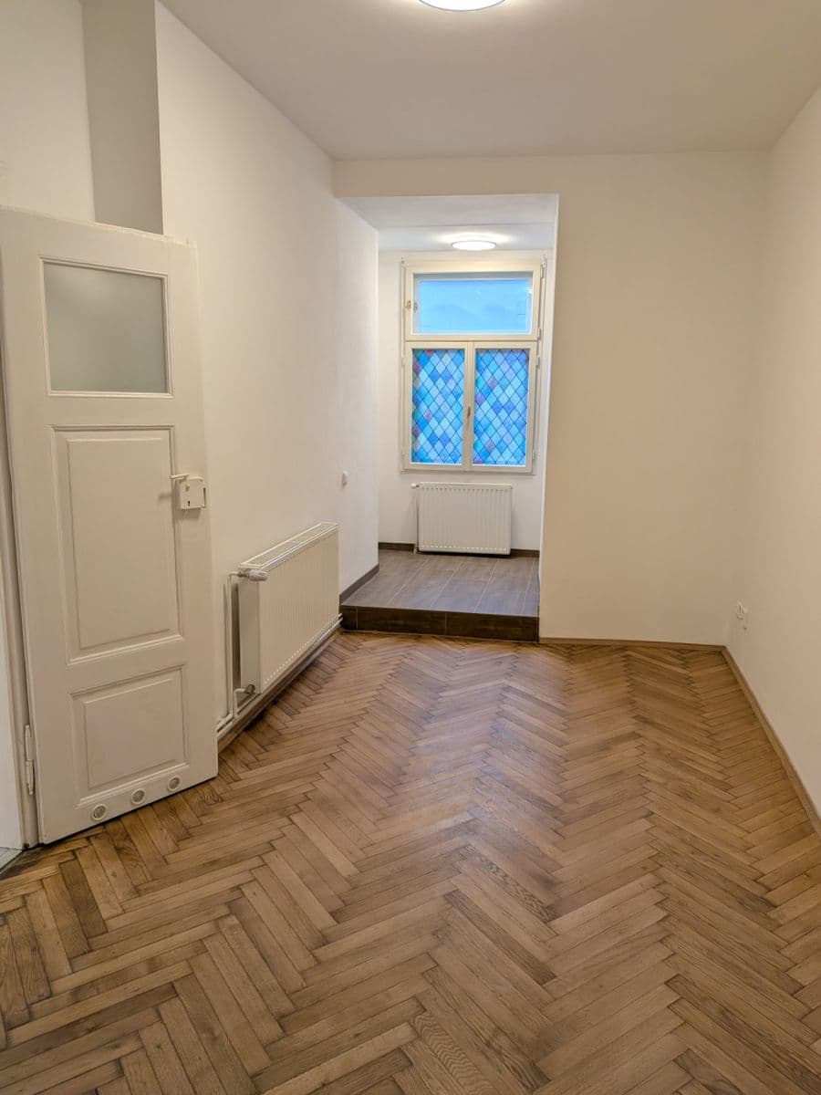 Prenájom bytu 4-izbový 75 m², Křižíkova, Praha, Praha Prenájom bytu 4-izbový 75 m², Křižíkova, Praha, Praha