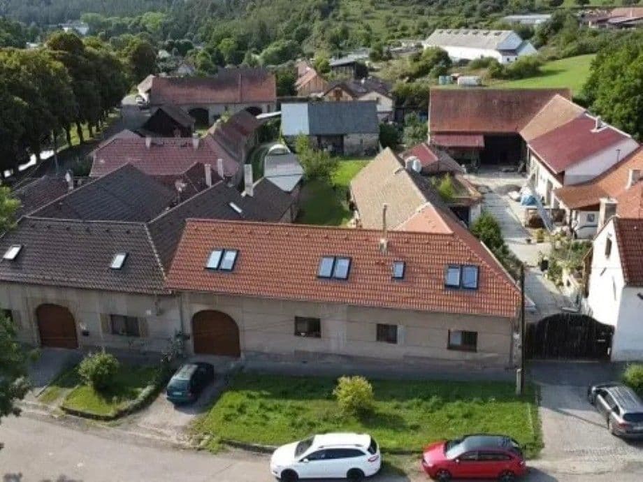 Predaj domu 398 m², pozemek 1.153 m², Hředle, Středočeský kraj Predaj domu 398 m², pozemek 1.153 m², Hředle, Středočeský kraj
