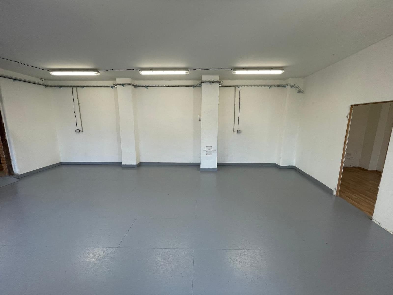 Prenájom nebytového priestoru 200 m², B. Němcové, Veltrusy, Středočeský kraj Prenájom nebytového priestoru 200 m², B. Němcové, Veltrusy, Středočeský kraj