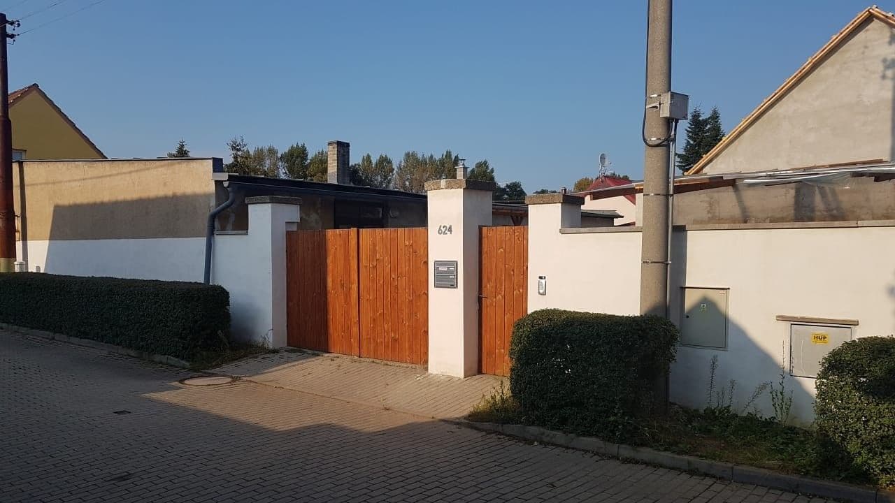 Prenájom nebytového priestoru 200 m², B. Němcové, Veltrusy, Středočeský kraj Prenájom nebytového priestoru 200 m², B. Němcové, Veltrusy, Středočeský kraj