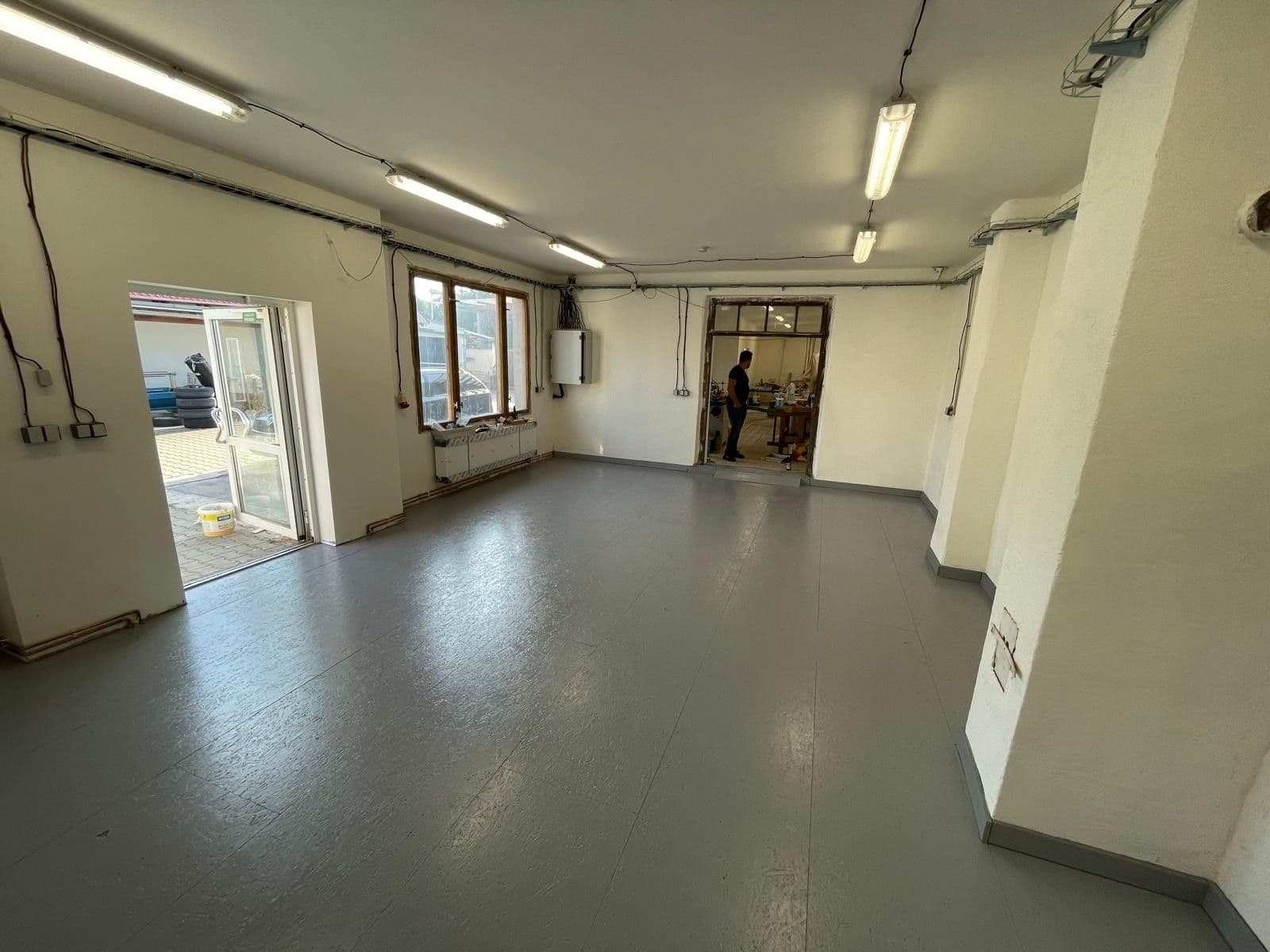 Prenájom nebytového priestoru 200 m², B. Němcové, Veltrusy, Středočeský kraj Prenájom nebytového priestoru 200 m², B. Němcové, Veltrusy, Středočeský kraj