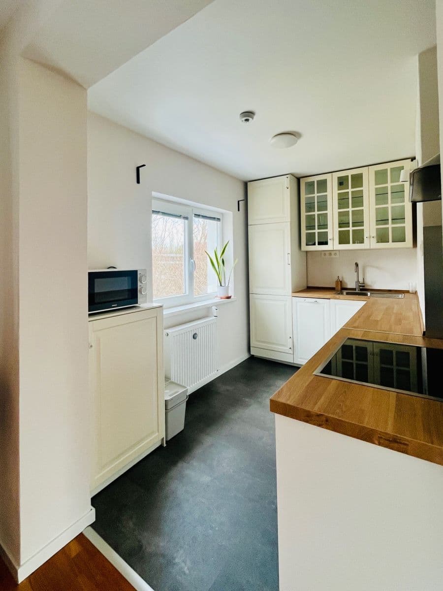 Prenájom bytu 3-izbový 80 m², Nobelova, Nové Mesto, Bratislavský kraj Prenájom bytu 3-izbový 80 m², Nobelova, Nové Mesto, Bratislavský kraj