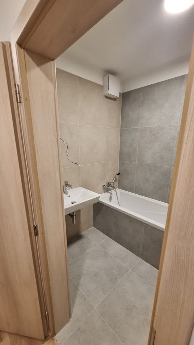 Prenájom bytu 2-izbový 57 m², Topolová, Olomouc, Olomoucký kraj Prenájom bytu 2-izbový 57 m², Topolová, Olomouc, Olomoucký kraj