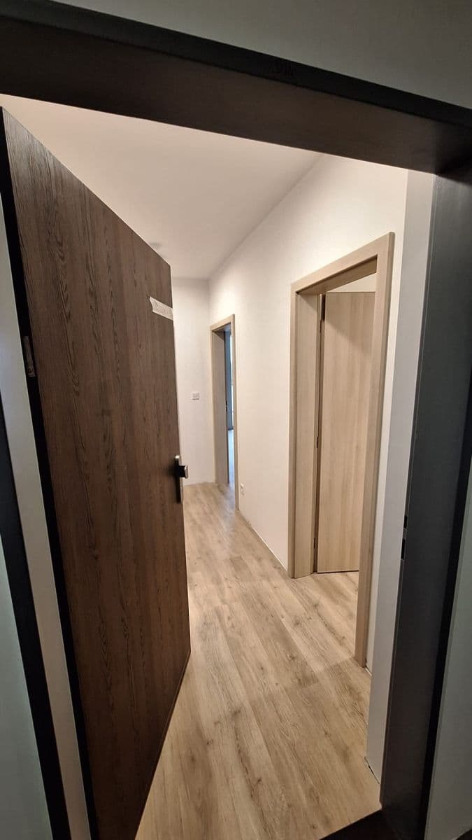 Prenájom bytu 2-izbový 57 m², Topolová, Olomouc, Olomoucký kraj Prenájom bytu 2-izbový 57 m², Topolová, Olomouc, Olomoucký kraj