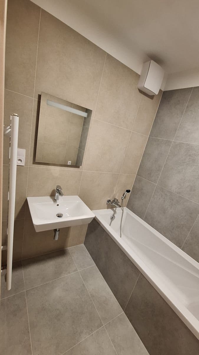 Prenájom bytu 2-izbový 57 m², Topolová, Olomouc, Olomoucký kraj Prenájom bytu 2-izbový 57 m², Topolová, Olomouc, Olomoucký kraj