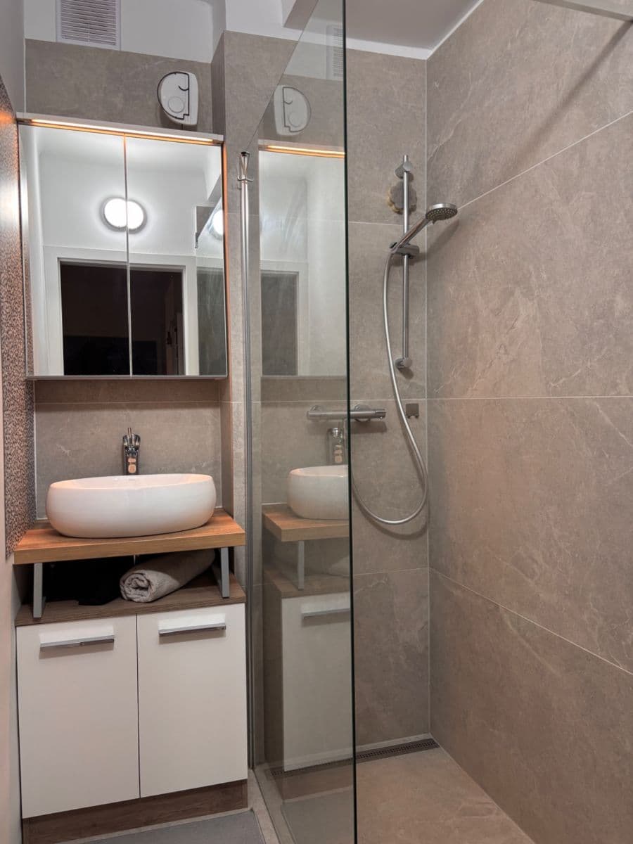 Prenájom bytu 2-izbový 40 m², Miletičova, Ružinov, Bratislavský kraj Prenájom bytu 2-izbový 40 m², Miletičova, Ružinov, Bratislavský kraj