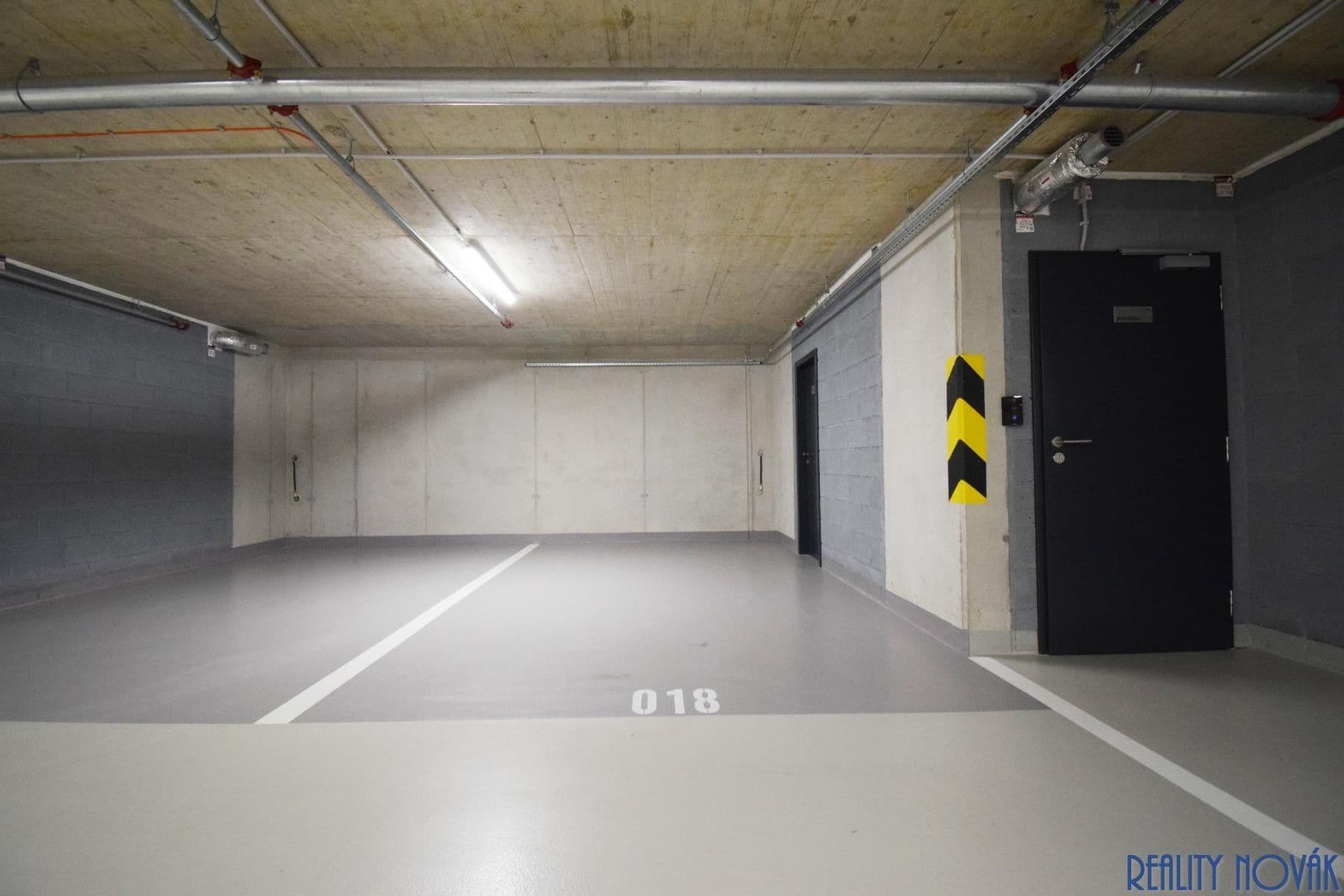 Prenájom garáže 15 m², Praha, Praha Prenájom garáže 15 m², Praha, Praha