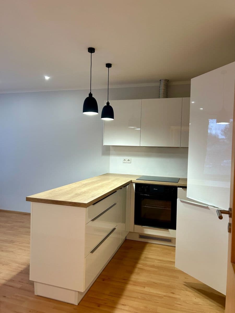 Prenájom bytu 3-izbový 61 m², U Pivovaru, Benešov, Středočeský kraj Prenájom bytu 3-izbový 61 m², U Pivovaru, Benešov, Středočeský kraj