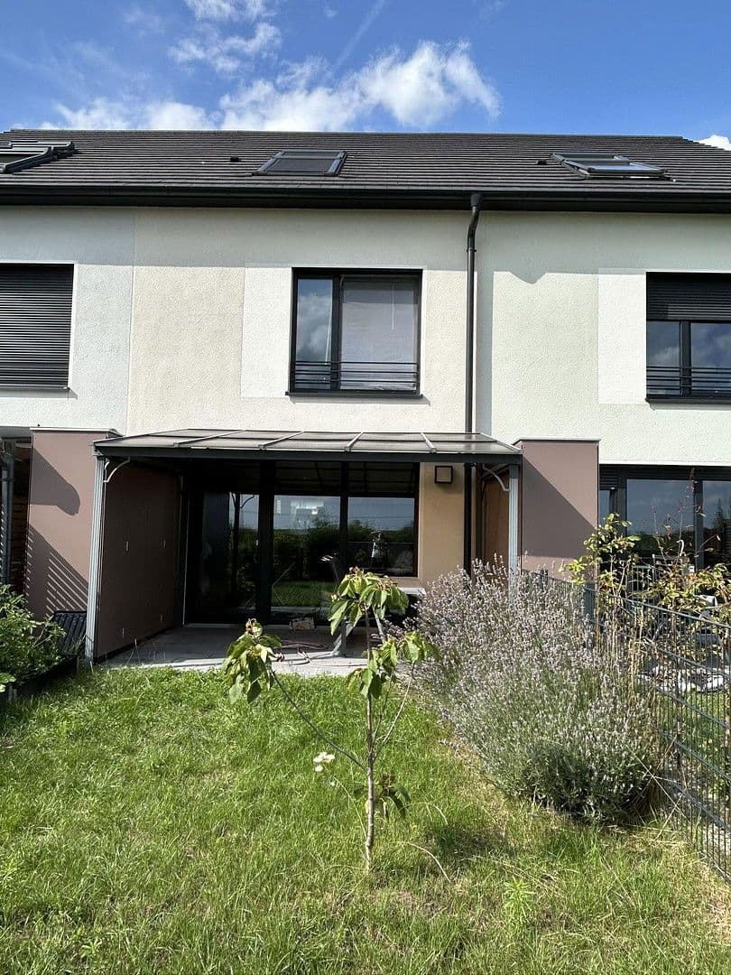 Predaj domu 145 m², pozemek 330 m², Nauen, Brandenbursko Predaj domu 145 m², pozemek 330 m², Nauen, Brandenbursko