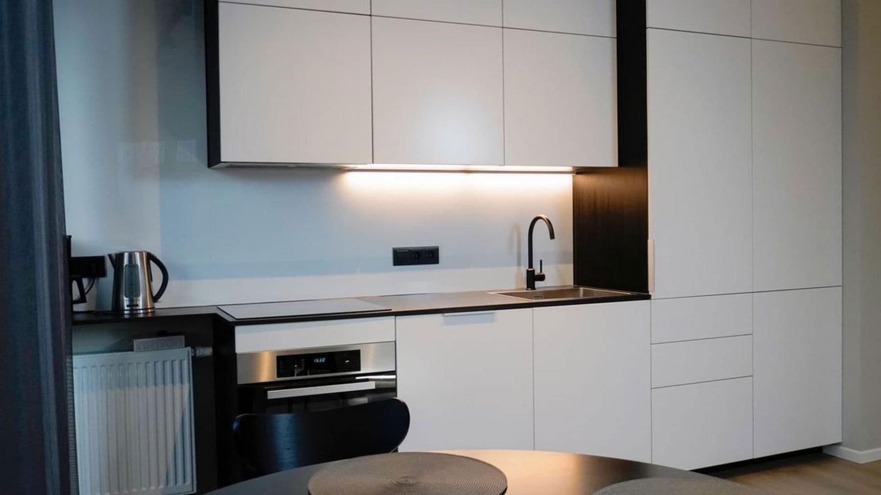 Prenájom bytu 2-izbový 57 m², Reinhardtstraße 25, Berlin, Berlín Prenájom bytu 2-izbový 57 m², Reinhardtstraße 25, Berlin, Berlín