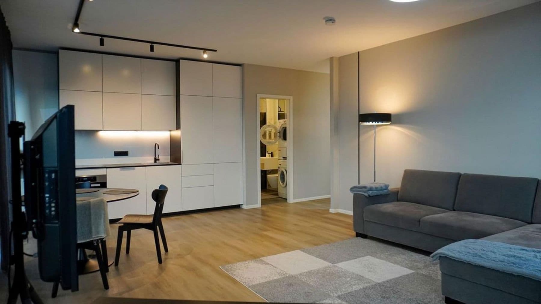 Prenájom bytu 2-izbový 57 m², Reinhardtstraße 25, Berlin, Berlín Prenájom bytu 2-izbový 57 m², Reinhardtstraße 25, Berlin, Berlín