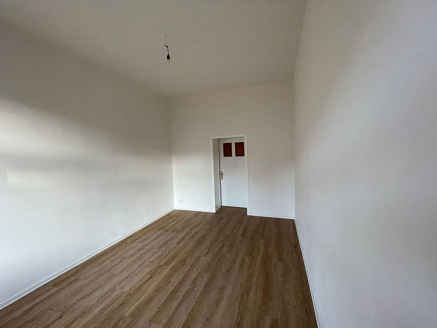 Prenájom bytu 4-izbový 97 m², Schmidtstedter Str. 28, Erfurt, Durínsko Prenájom bytu 4-izbový 97 m², Schmidtstedter Str. 28, Erfurt, Durínsko