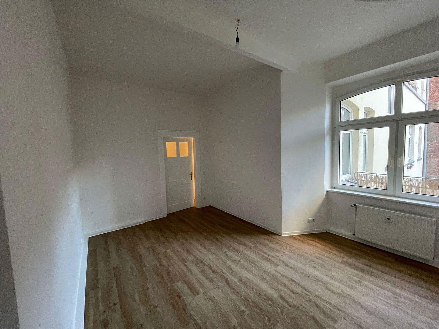 Prenájom bytu 4-izbový 97 m², Schmidtstedter Str. 28, Erfurt, Durínsko Prenájom bytu 4-izbový 97 m², Schmidtstedter Str. 28, Erfurt, Durínsko