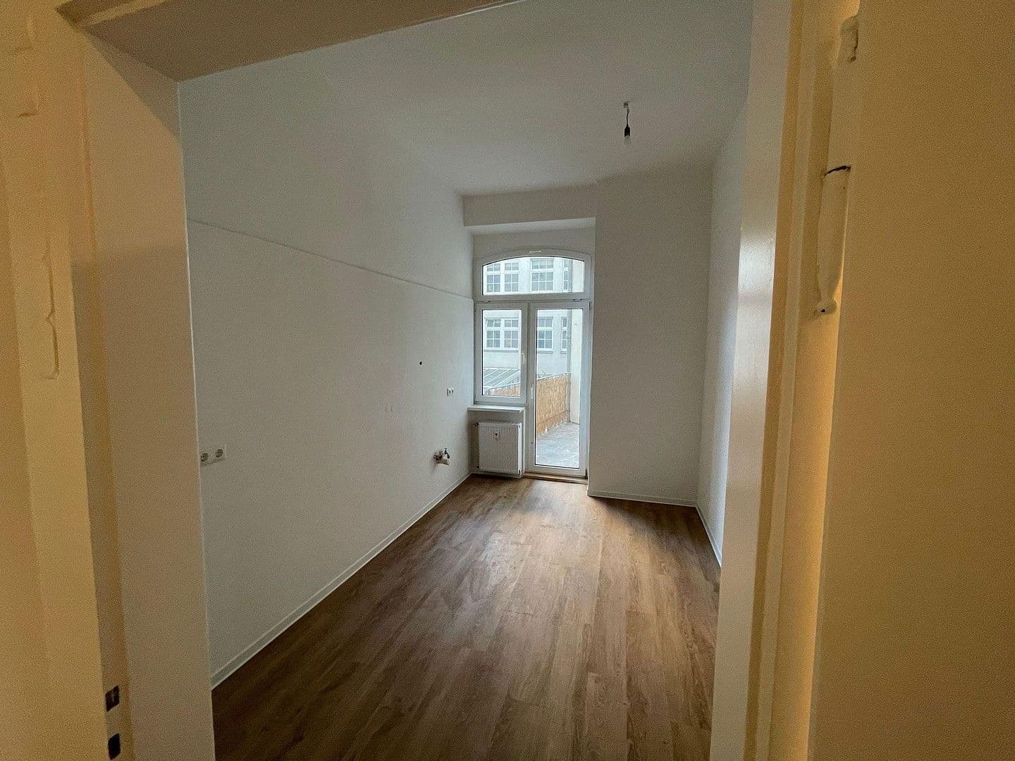 Prenájom bytu 4-izbový 97 m², Schmidtstedter Str. 28, Erfurt, Durínsko Prenájom bytu 4-izbový 97 m², Schmidtstedter Str. 28, Erfurt, Durínsko