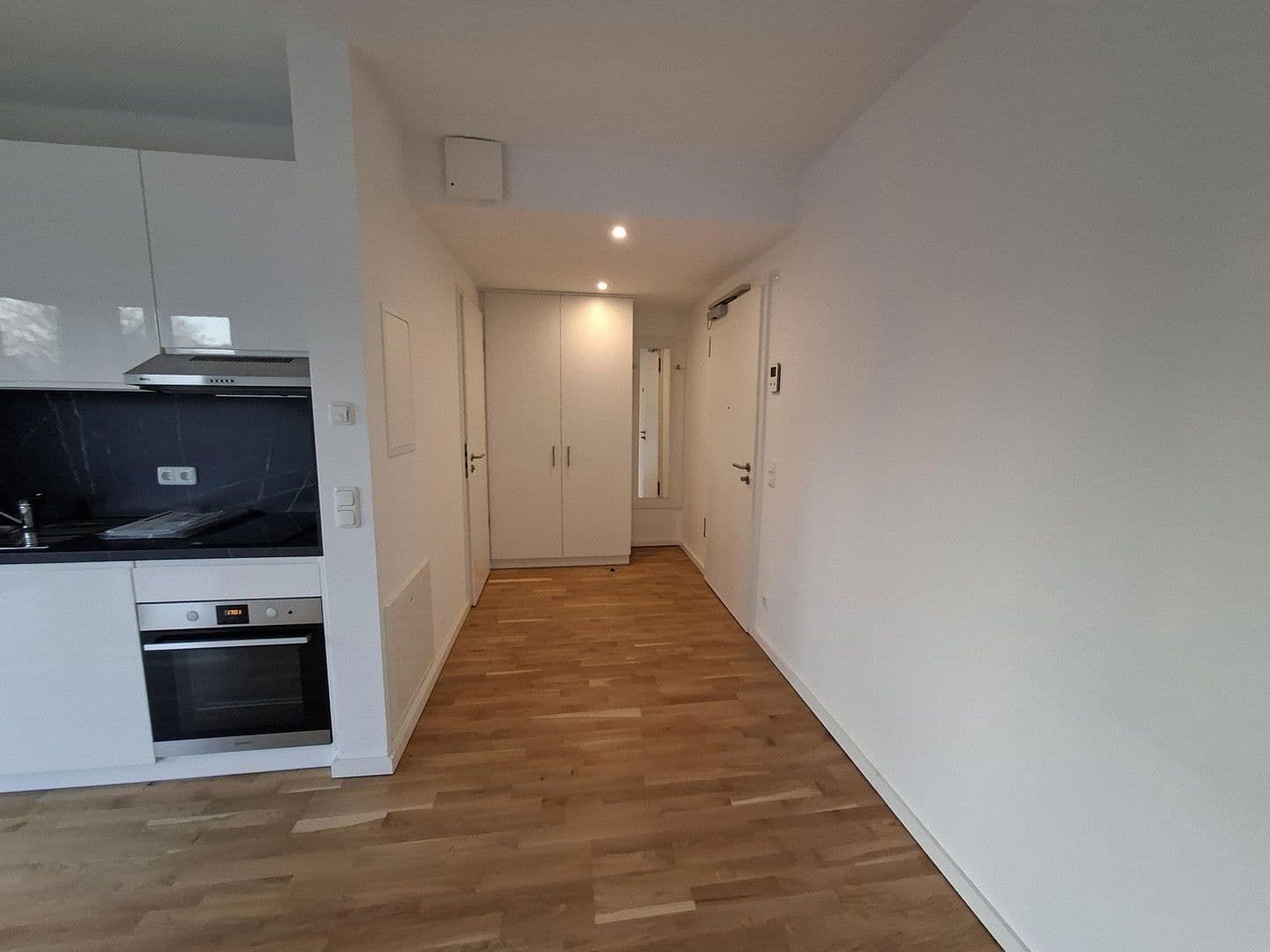 Prenájom bytu 1-izbový 27 m², Königin-Luise-Straße 11, Berlin-Dahlem, Berlín Prenájom bytu 1-izbový 27 m², Königin-Luise-Straße 11, Berlin-Dahlem, Berlín