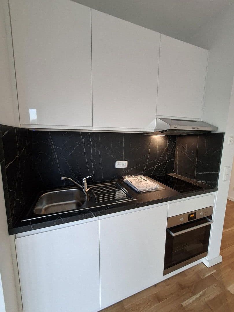 Prenájom bytu 1-izbový 27 m², Königin-Luise-Straße 11, Berlin-Dahlem, Berlín Prenájom bytu 1-izbový 27 m², Königin-Luise-Straße 11, Berlin-Dahlem, Berlín