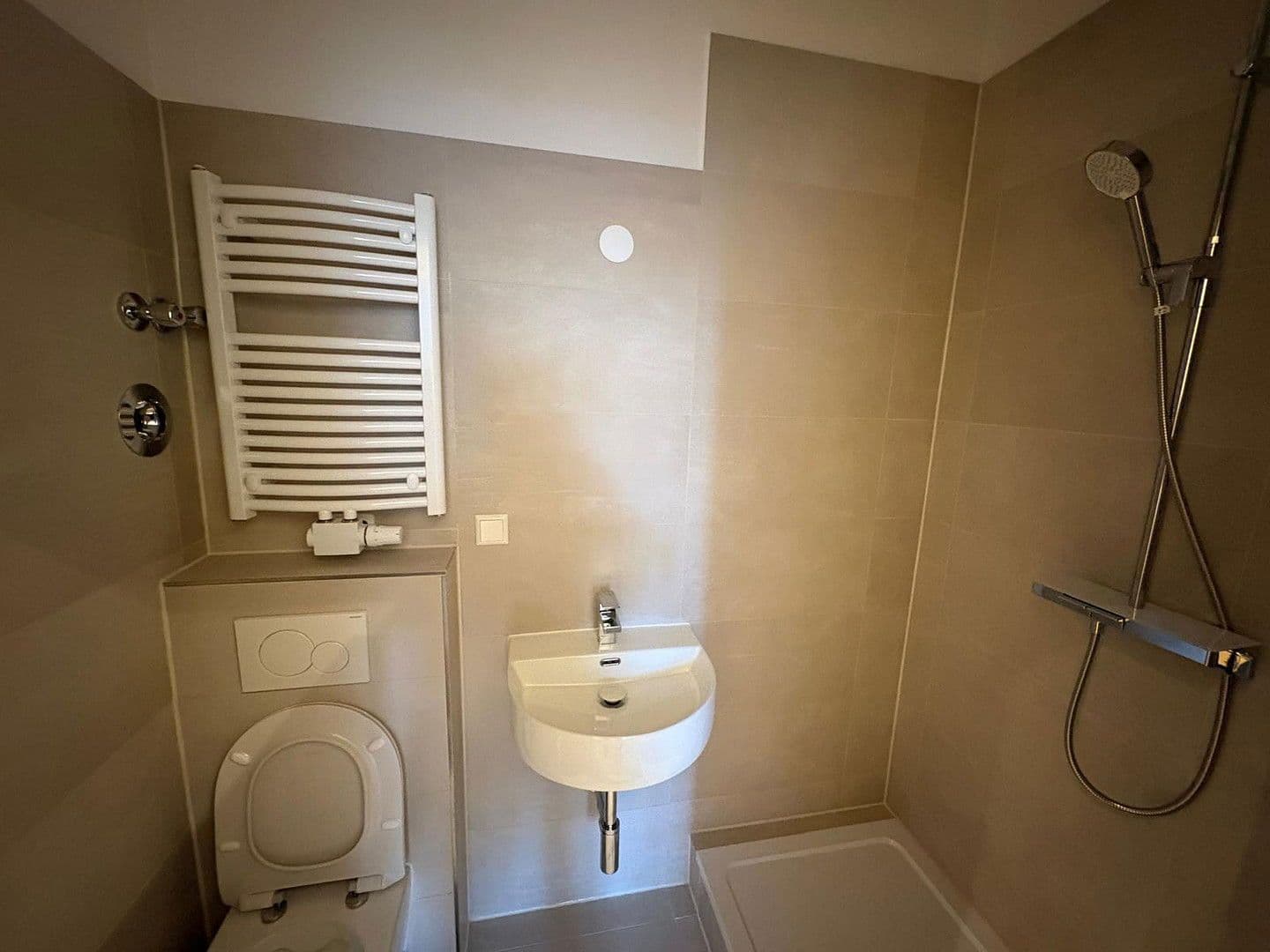 Predaj bytu 4-izbový 117 m², Königseestr. 6, Berlin, Berlín Predaj bytu 4-izbový 117 m², Königseestr. 6, Berlin, Berlín