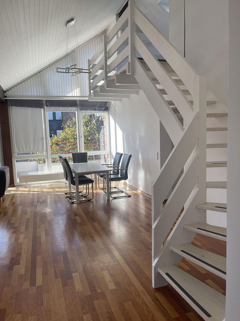 Prenájom bytu 4-izbový 100 m², Düsseldorf, Severné Porýnie - Westfálsko Prenájom bytu 4-izbový 100 m², Düsseldorf, Severné Porýnie - Westfálsko