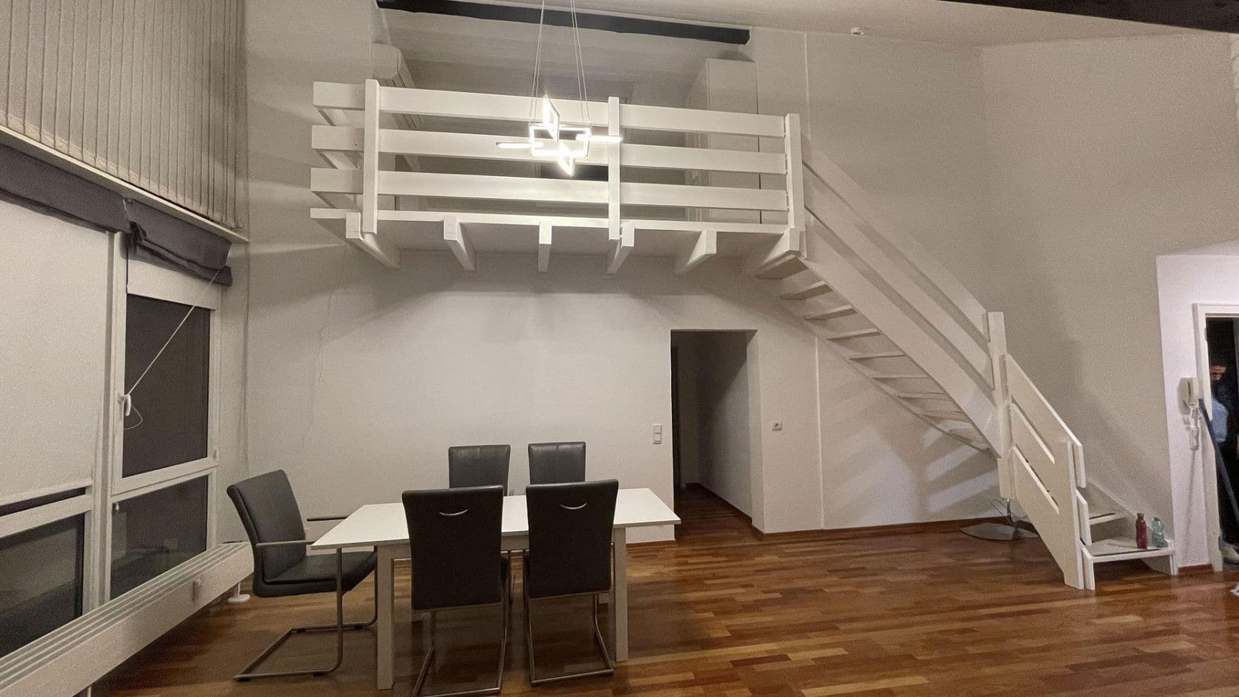 Prenájom bytu 4-izbový 100 m², Düsseldorf, Severné Porýnie - Westfálsko Prenájom bytu 4-izbový 100 m², Düsseldorf, Severné Porýnie - Westfálsko