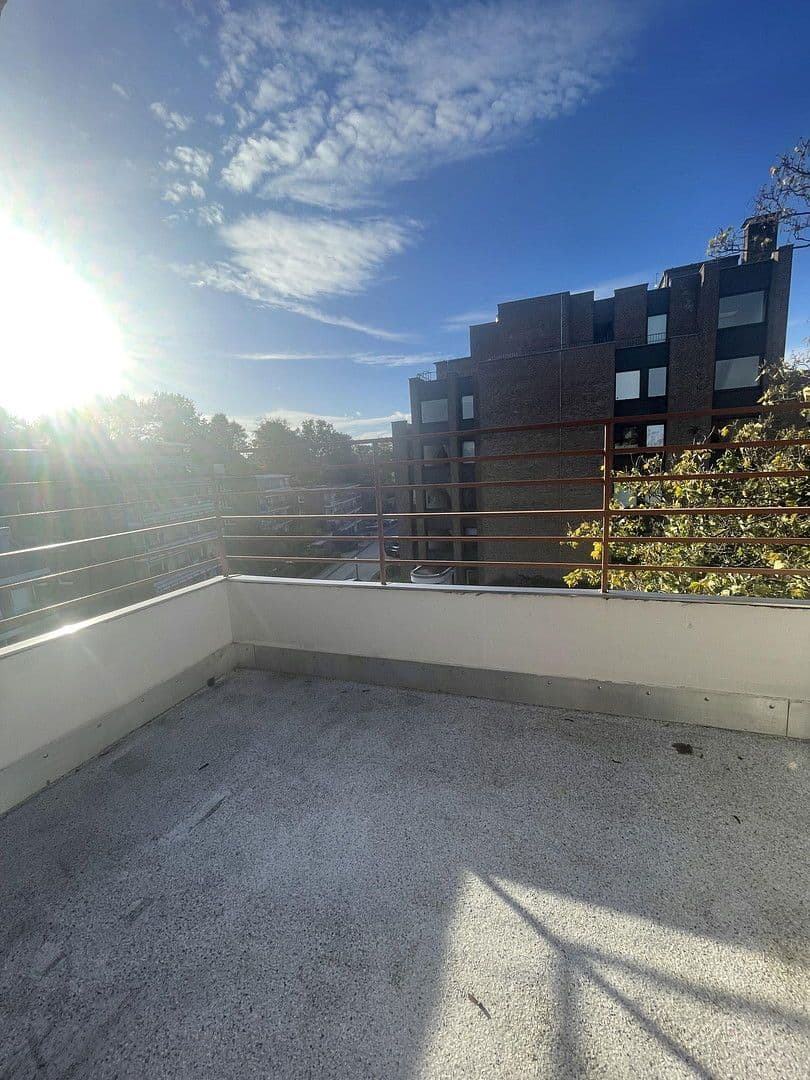 Prenájom bytu 4-izbový 100 m², Düsseldorf, Severné Porýnie - Westfálsko Prenájom bytu 4-izbový 100 m², Düsseldorf, Severné Porýnie - Westfálsko