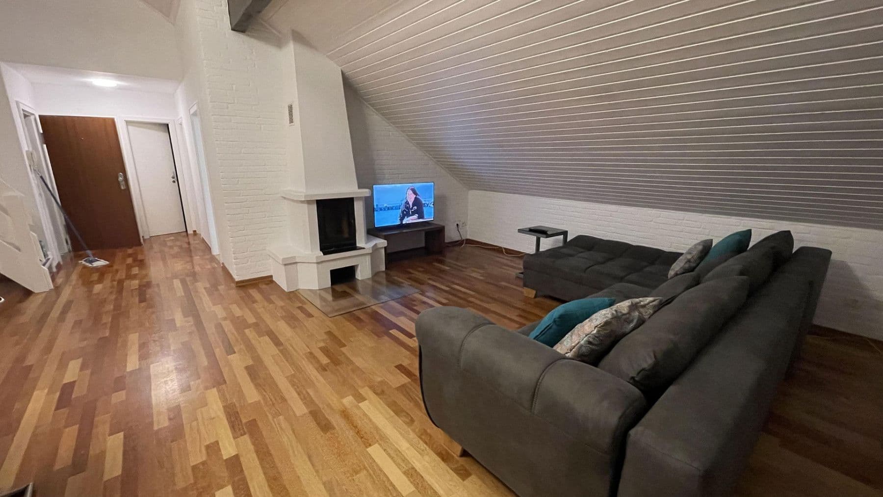 Prenájom bytu 4-izbový 100 m², Düsseldorf, Severné Porýnie - Westfálsko Prenájom bytu 4-izbový 100 m², Düsseldorf, Severné Porýnie - Westfálsko