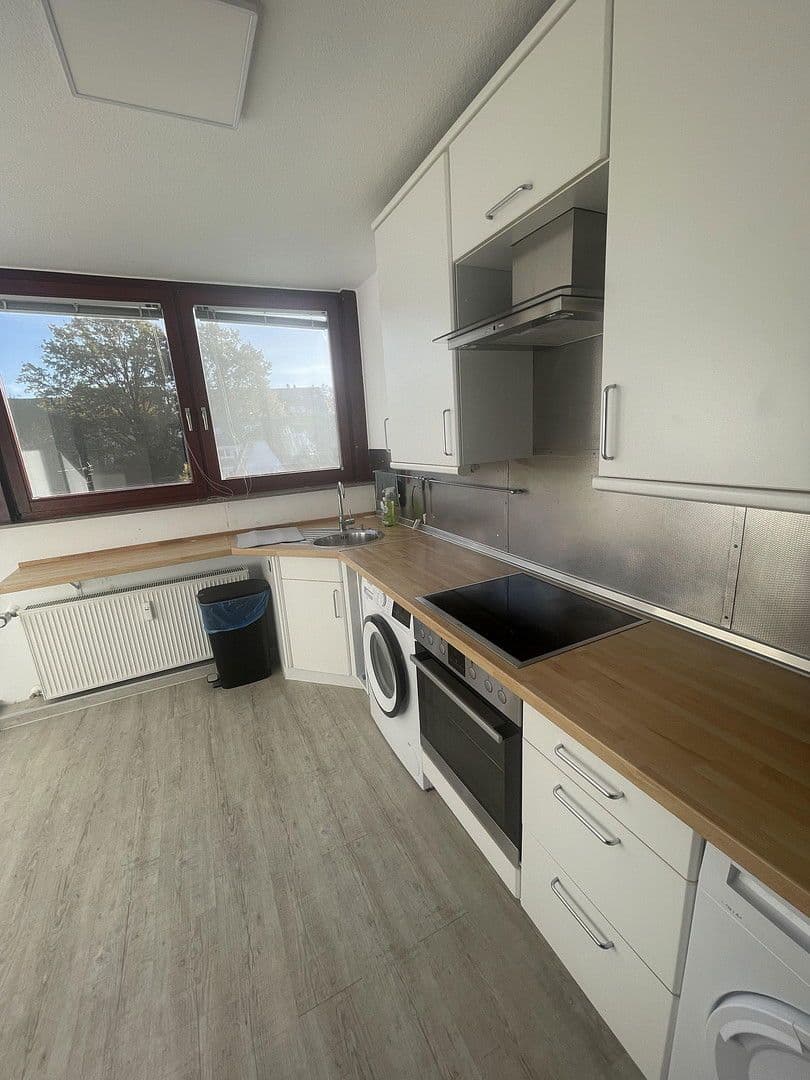 Prenájom bytu 4-izbový 100 m², Düsseldorf, Severné Porýnie - Westfálsko Prenájom bytu 4-izbový 100 m², Düsseldorf, Severné Porýnie - Westfálsko