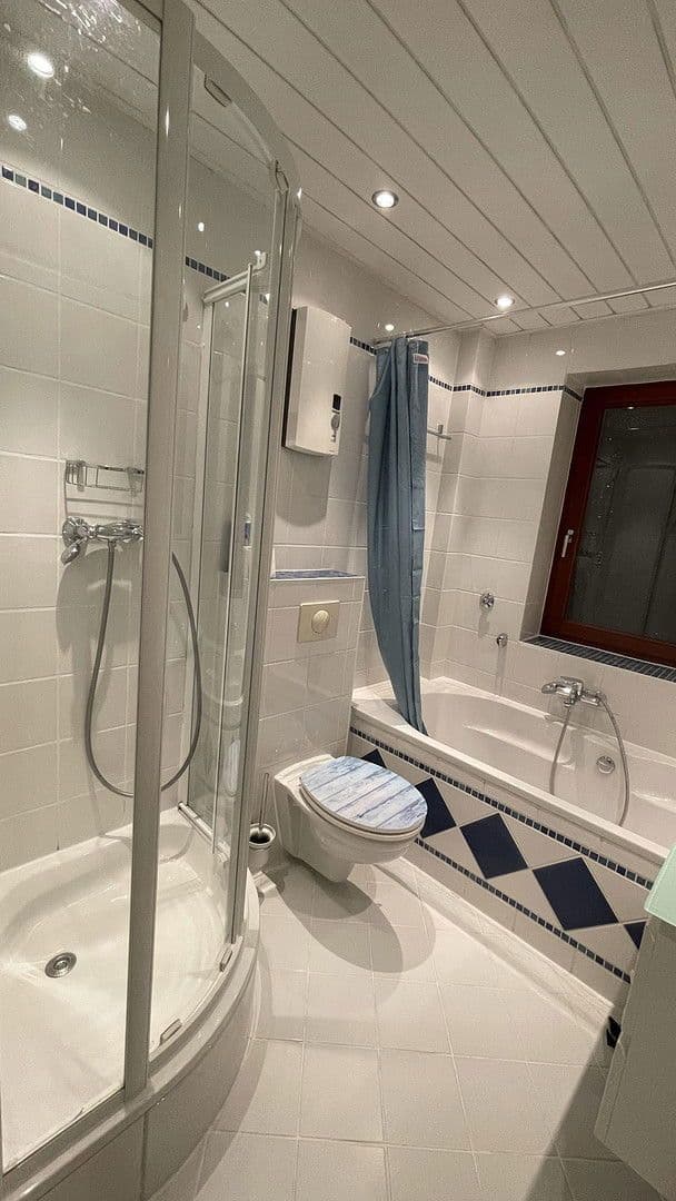 Prenájom bytu 4-izbový 100 m², Düsseldorf, Severné Porýnie - Westfálsko Prenájom bytu 4-izbový 100 m², Düsseldorf, Severné Porýnie - Westfálsko