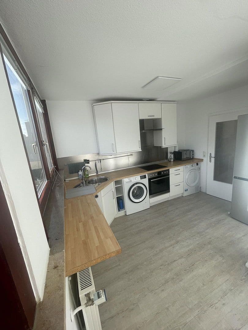 Prenájom bytu 4-izbový 100 m², Düsseldorf, Severné Porýnie - Westfálsko Prenájom bytu 4-izbový 100 m², Düsseldorf, Severné Porýnie - Westfálsko