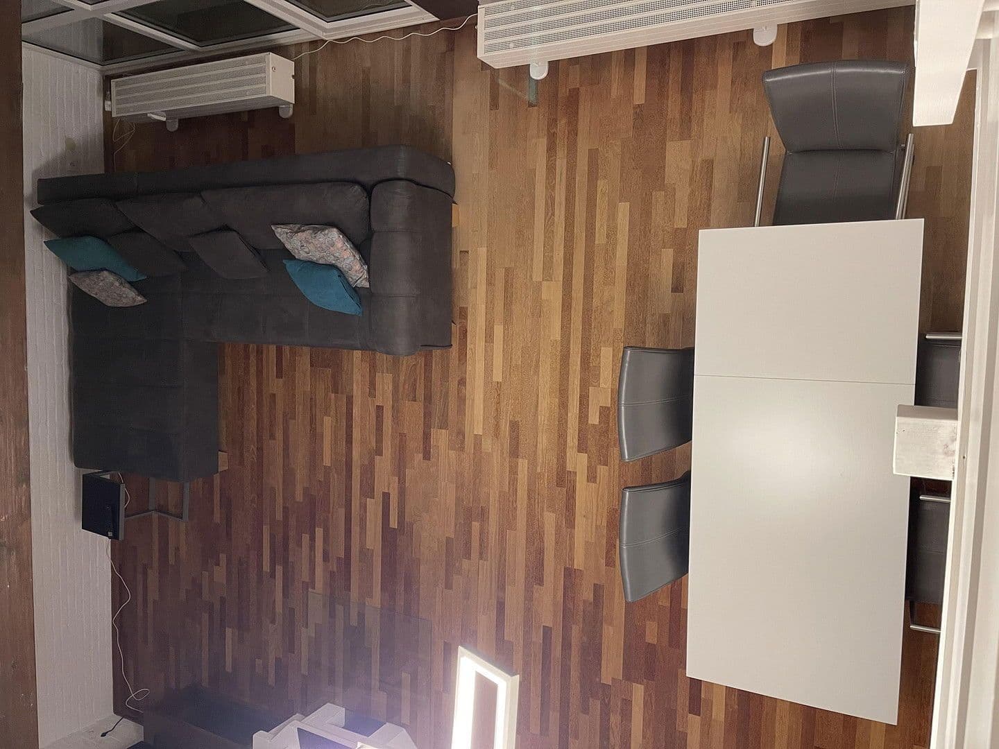 Prenájom bytu 4-izbový 100 m², Düsseldorf, Severné Porýnie - Westfálsko Prenájom bytu 4-izbový 100 m², Düsseldorf, Severné Porýnie - Westfálsko