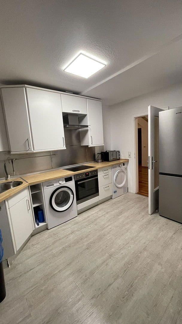 Prenájom bytu 4-izbový 100 m², Düsseldorf, Severné Porýnie - Westfálsko Prenájom bytu 4-izbový 100 m², Düsseldorf, Severné Porýnie - Westfálsko