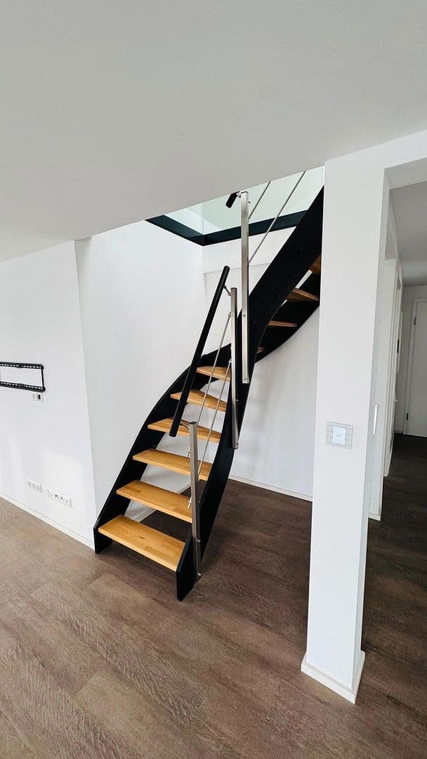 Prenájom bytu 3-izbový 135 m², Ludwigsburg, Bádensko-Wurttembersko Prenájom bytu 3-izbový 135 m², Ludwigsburg, Bádensko-Wurttembersko