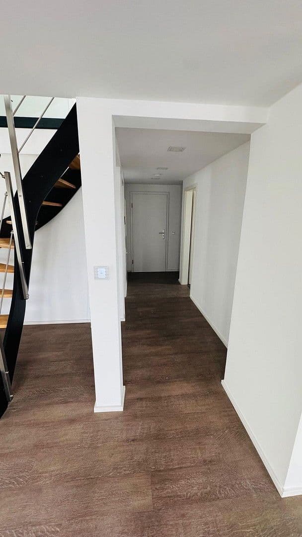 Prenájom bytu 3-izbový 135 m², Ludwigsburg, Bádensko-Wurttembersko Prenájom bytu 3-izbový 135 m², Ludwigsburg, Bádensko-Wurttembersko