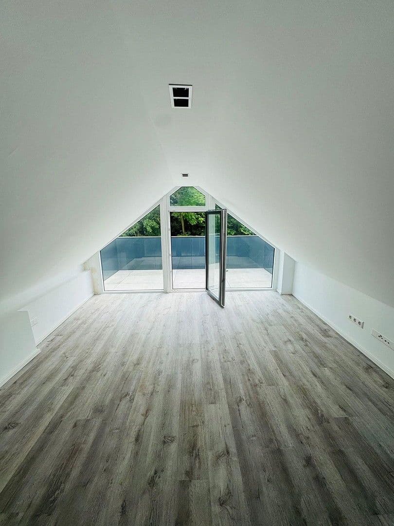 Prenájom bytu 3-izbový 135 m², Ludwigsburg, Bádensko-Wurttembersko Prenájom bytu 3-izbový 135 m², Ludwigsburg, Bádensko-Wurttembersko