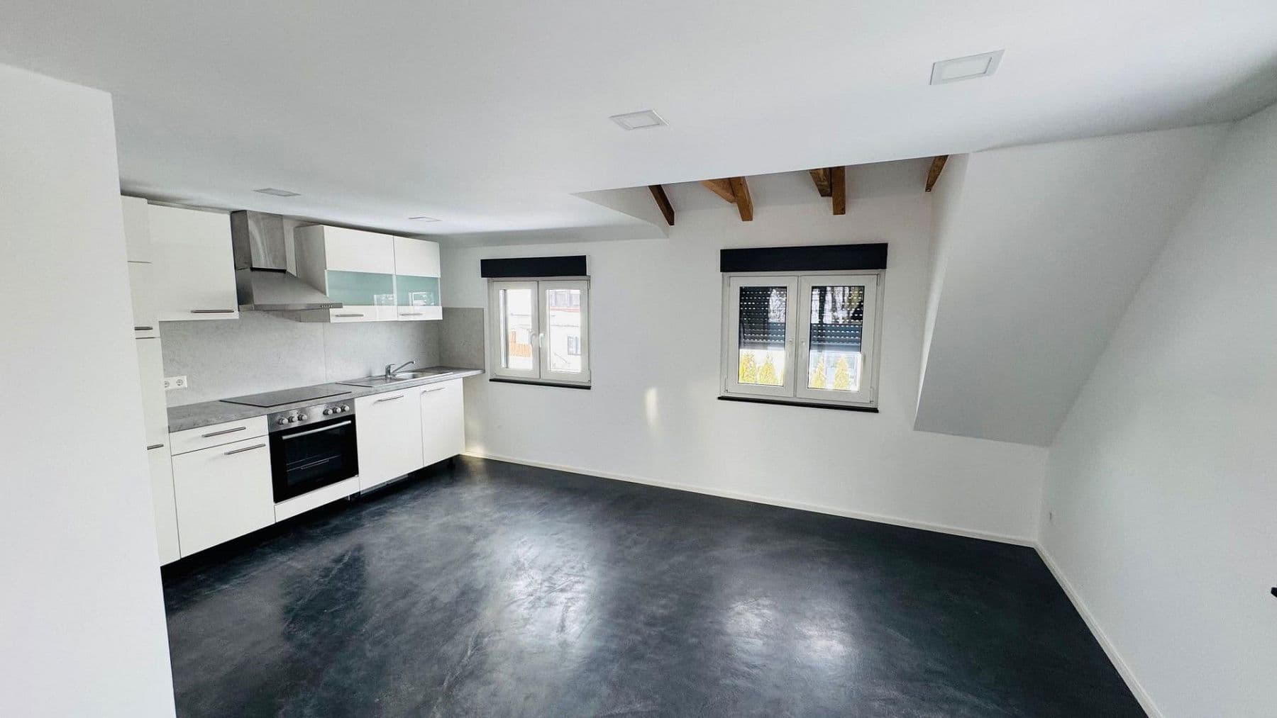 Prenájom bytu 3-izbový 135 m², Ludwigsburg, Bádensko-Wurttembersko Prenájom bytu 3-izbový 135 m², Ludwigsburg, Bádensko-Wurttembersko