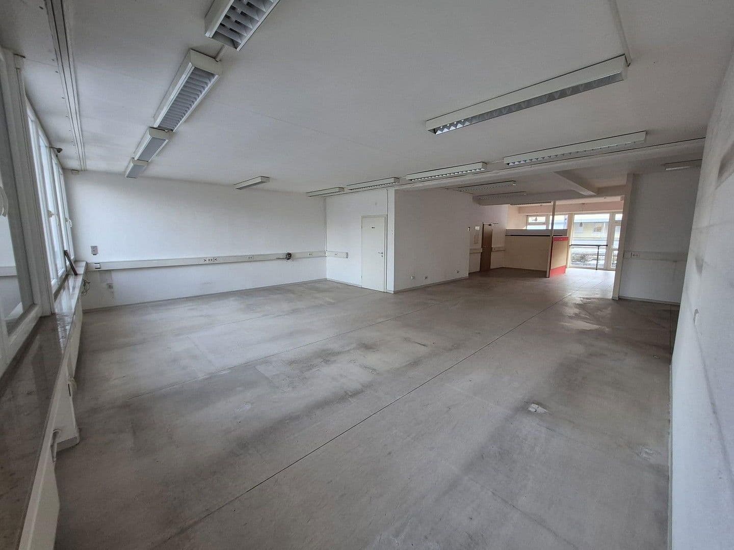 Prenájom kancelárie 170 m², Bahnhofstraße 41, Geislingen an der Steige, Bádensko-Wurttembersko Prenájom kancelárie 170 m², Bahnhofstraße 41, Geislingen an der Steige, Bádensko-Wurttembersko
